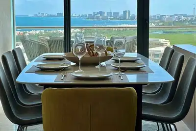 Luxury Oceanfront Condo | 3br | Pool, Gym & Views!