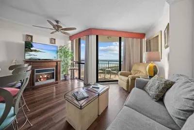 Image de Beautiful Ocean View 1 Bedroom Condo with Electric Fireplace-Meridian 805