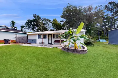 Image de Coastal home close to beach, local attractions and dog-friendly