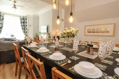 Image de 7-Bed Beachside Retreat - Sleeps 14 & Pet Friendly