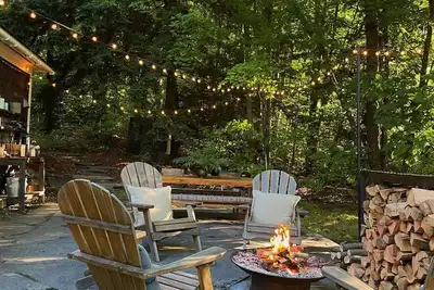 Image de Charming 4-bedroom house with Patio and Firepit in Putney