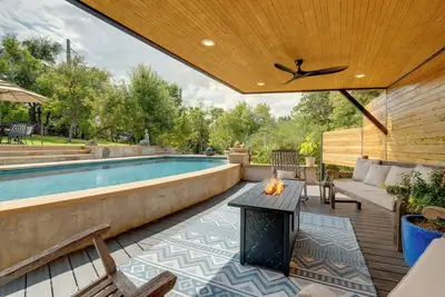 Image de 7 Mi to Zilker Park: Oasis w/ Pool & Patio