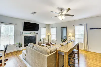 Image de ‘Lumberjack Hideaway’ Near Campus in Nacogdoches!