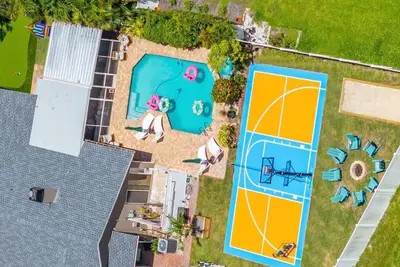 Image de Sports Court! 5 min to Beach~Heated Pool~Hot Tub