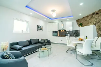 Image de Hidden Gem Apartment - Two Bedroom Apartment with Terrace and Sea View