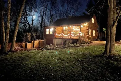 Image de Cozy Log Home on a Scenic Alpaca Farm