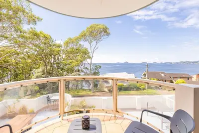 Image de The Point 13, 5-7 Mitchell St - stunning water views, complex pool and WiFi