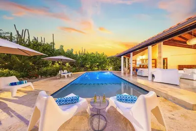 Image de Maxwell Luxury Home - Poolside Living by Lucha