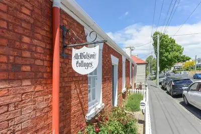 Image de Mr Watson's Cottage in Battery Point