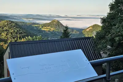 Image de Testavoyre: Gîte**** avec une vue imprenable sur les montagnes de Haute Loire.