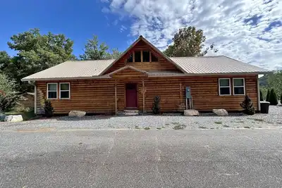 Image de Leyland Lodge- Group Lodging close to Cherokee Nc