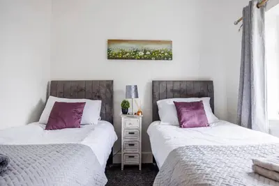 Image de Lovely & Coz 2br Near Westcliff Beach & High St by Everhome Ltd