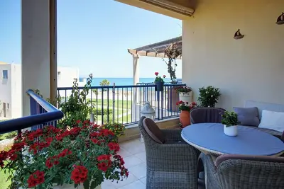 Image de Odyssey Beachfront Apartment with pool & sea views