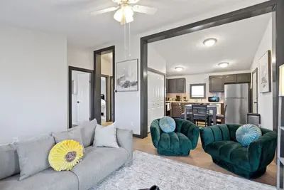 Image de Perfect Large Group Getaway Near Grand Park, Ruoff Music Center