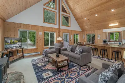 Pine River Retreat-Hot Tub, Wifi, Hike/Golf/Lake