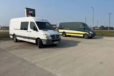 Image de Sprinter/Rv Parking with free electric hookup