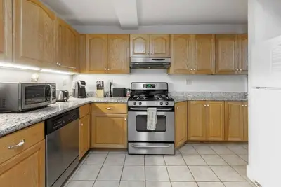 Image de Large 1 Bedroom Apartment, Home Theater, Fireplace