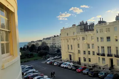 Image de Elegant Regency Apartment with views near the sea, Netflix & office setup