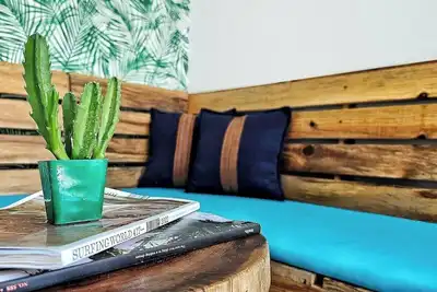 Image de Tiny Suite steps to Surf City\n\n