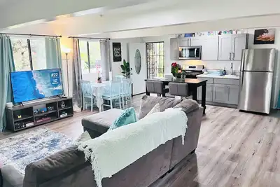 Image de Private 1st Floor Retreat w/ Hot Tub Just Minutes to Volcanoes Np!