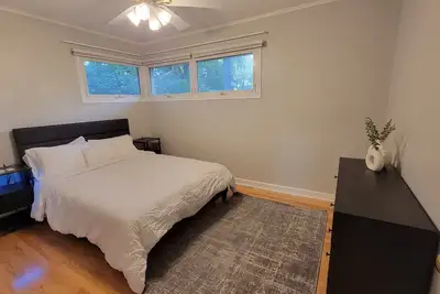 Image de Entire home, close to highway, serene neighborhood