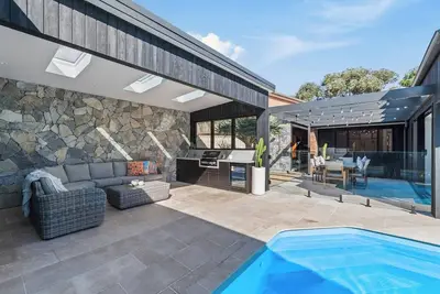 Image de Thirroul Poolside Escape A Luxe Coastal Paradise