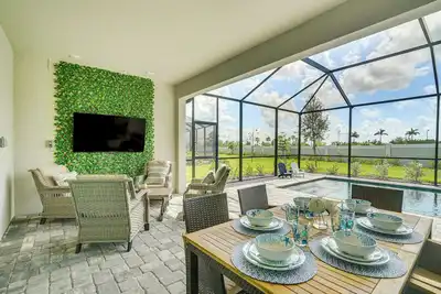 Image de Luxe Venice Gem w/ Outdoor Pool & Hot Tub