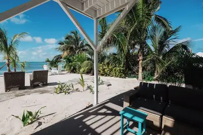 Image de #1 - Guana Beach Inn @sunset beach, Guana Cay
