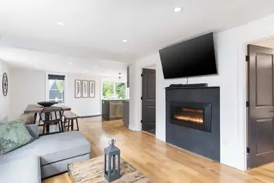 Image de All New, walk to North Conway Village + Railroad, fire pit