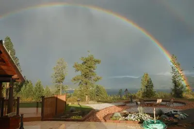 Image de Spacious Cabin Style House, Amazing Expansive Lake views!