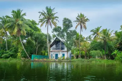 Image de Lakefront 2-bed villa-Cozy A-frame upper deck with balcony & Bbq grill