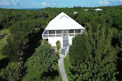 Image de A boater's dream home with a private dock Up The Creek from Hope Town Harbor.