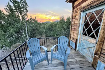 Image de Cozy tiny home in peaceful Central with hot tub, firepit and star deck
