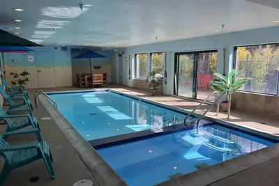 Image de Cozy Keystone Mountain Retreat with WiFi, fitness room, pool, hot tub.