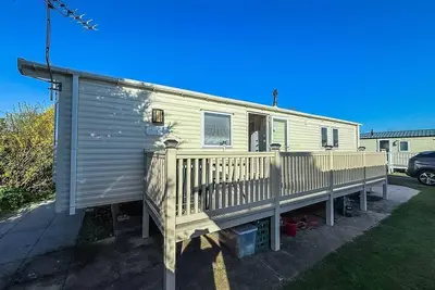 Lovely 8 berth caravan with side decking at Heacham Beach Park ref 21008t