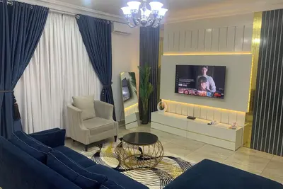 Image de 4mins to Aso Rock Villa, King Bed, Chef, Free Cleaning, 24/7 Electricity, Games