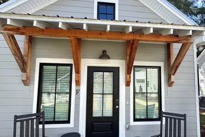 New Luxury 1br Cottage in Downtown Auburn!