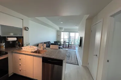 Image de Immaculate furnished one bedroom + den at Liberty Village, Toronto Downtown