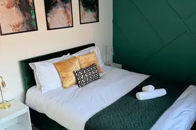 Image de Jusqu'à 40% d'économie sur longs séjours! 3 ch. près hôpital, 6 min aéroport