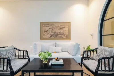 Image de Modern Tropical Retreat: Stylish 3-Bedroom Villa\n\n