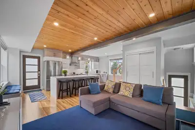 Image de Trendy & Chic | Designed with Love near Downtown