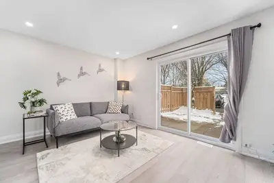 Image de Cozy and Spacious 3br Home in Kitchener