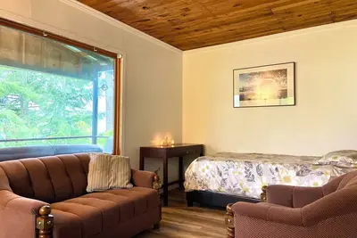Image de Small Cabin with gorgeous view and lake access
