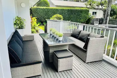 Image de Beautiful family home close to parks, water and cafes.