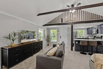 Image de Modern Studio Nook, Bed & Breakfast District!