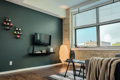 Image de Cozy 2br in Downtown w/Free Parking & Fast WiFi