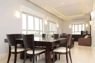 Image de Bright, Spacious, & Homey Rechavia Apartment