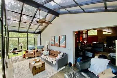 Image de Cozy open studio cabin with a relaxing vibe on serene Lake Harding.