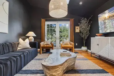 Image de A Bold and Relaxing Old Town Xcape