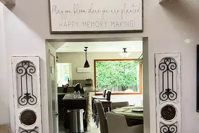 Image de Walk to Sea Cliff State Beach and local restaurants in Aptos.